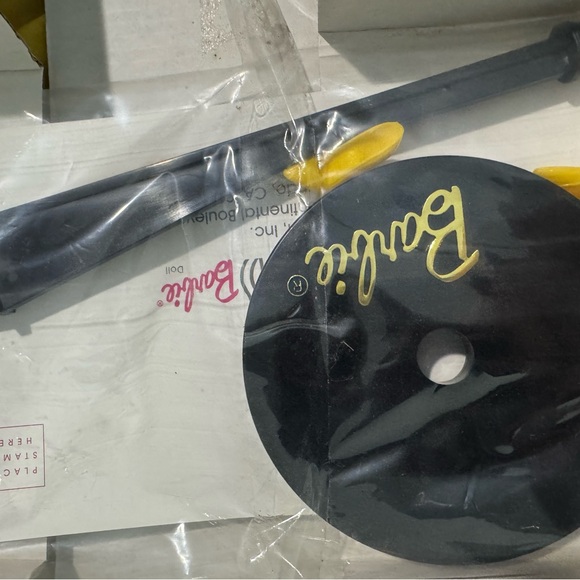 NEW Vintage Bill Blass Barbie Doll in Gold/Pink Gown Limited Edition 1996 #17040 - Picture 6 of 12